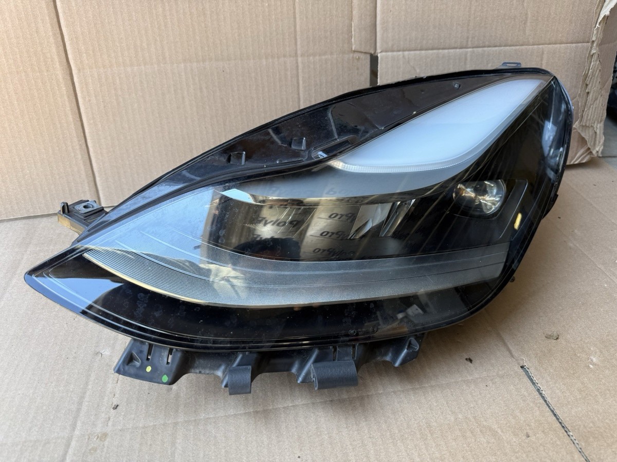 Catalog reference photo: Headlamp — OE 1514952-00-D