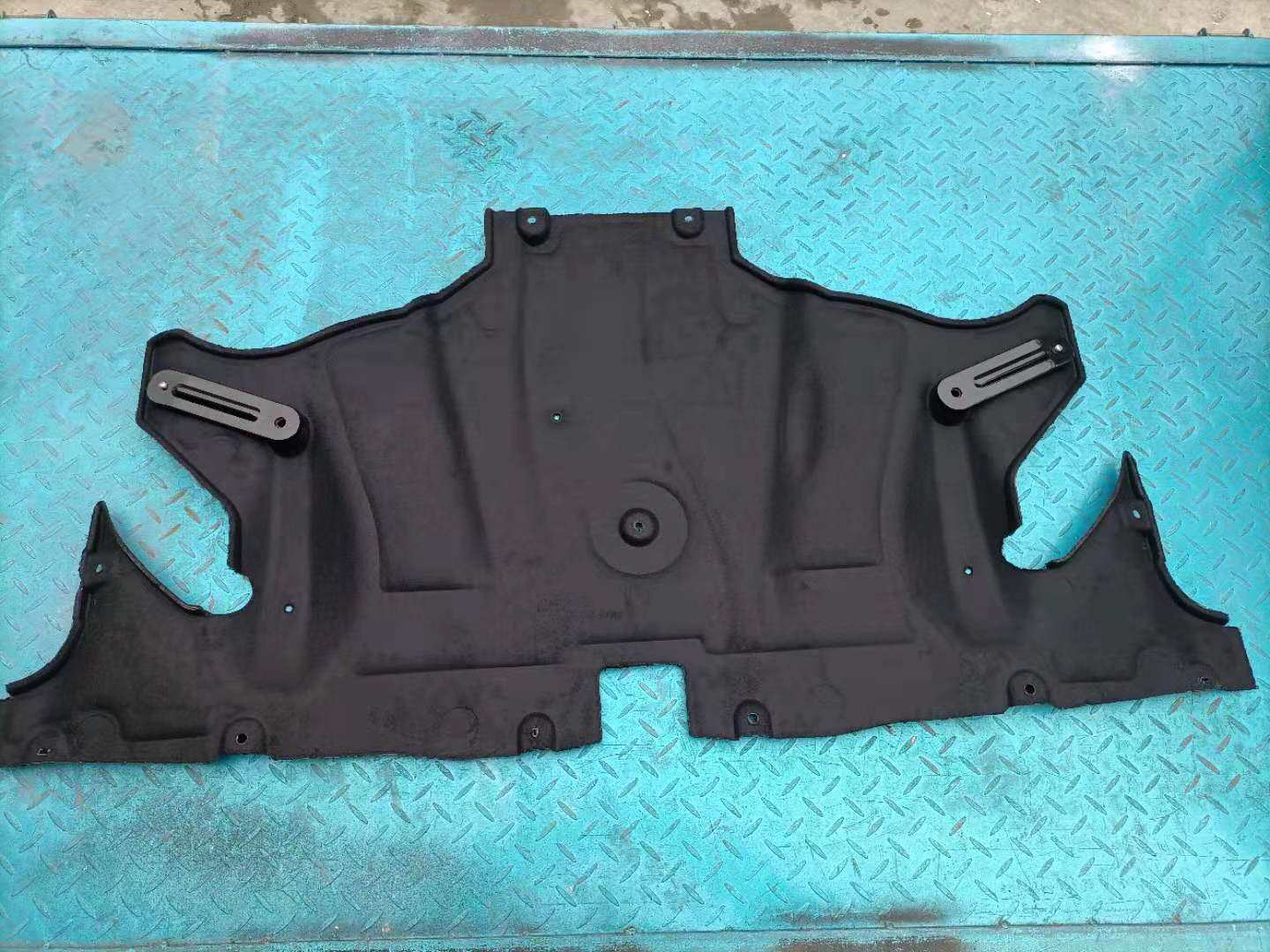 Catalog reference photo: Rear motor undertray insulation — OE 1104313-00-B