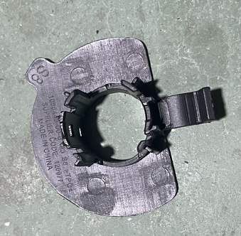 Catalog reference photo: Rear bumper parking sensor bracket middle — right — OE 1088443-00-B