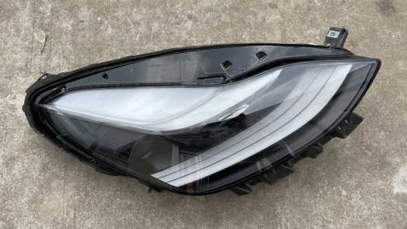 Catalog reference photo: Headlight — right — OE 1077372-00-K