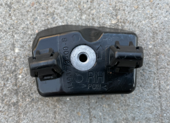 Catalog reference photo: Front bumper small center bracket — right — OE 1493773-00-B
